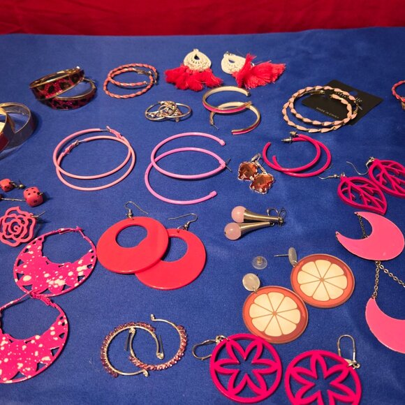 Lot of Pink Earrings - Picture 3 of 5